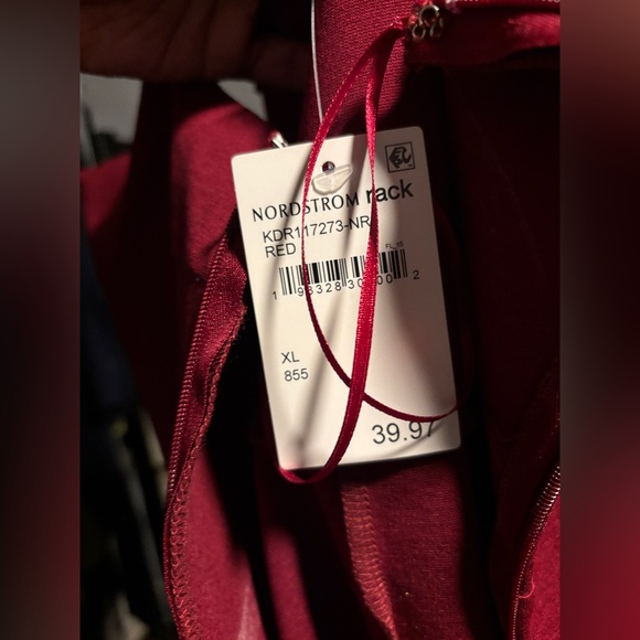 Pretty deep red mini dress - Picture 4 of 4